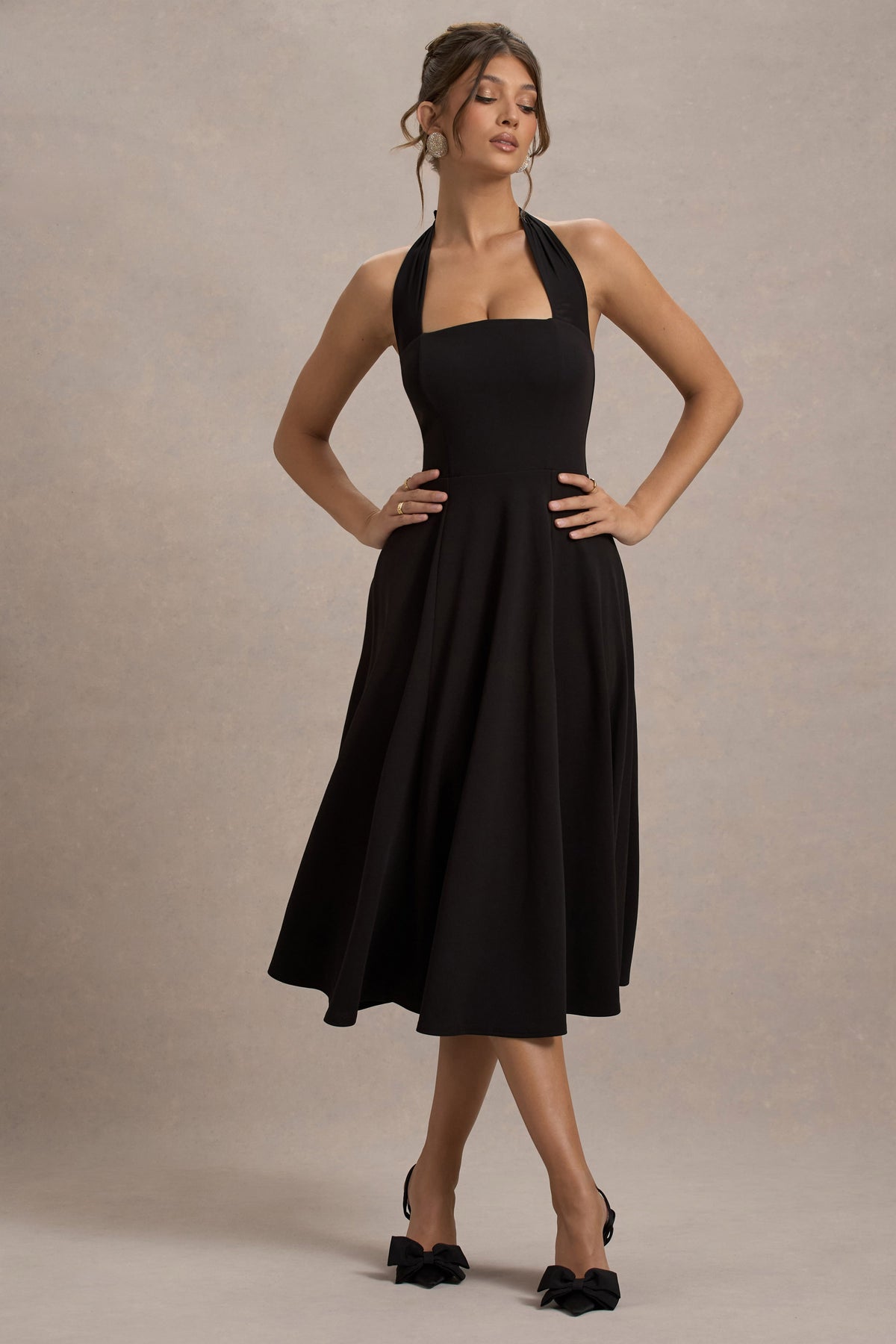 Auburn | Robe mi-longue noire à halter et jupe patineuse