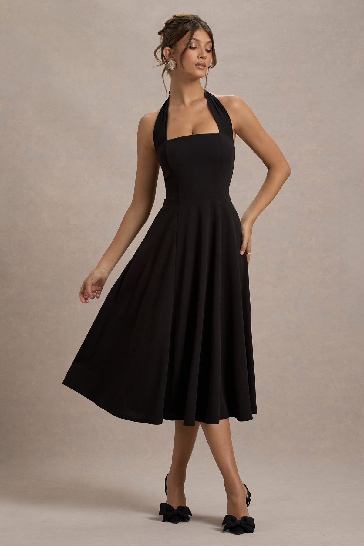 Auburn | Robe mi-longue noire à halter et jupe patineuse