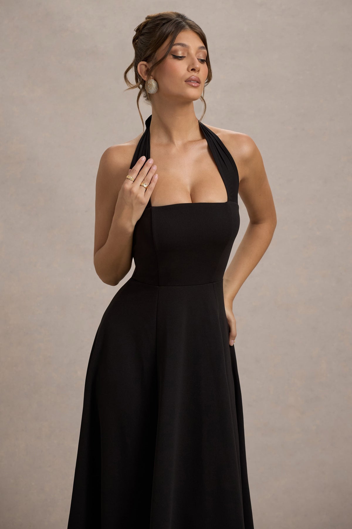 Auburn | Robe mi-longue noire à halter et jupe patineuse