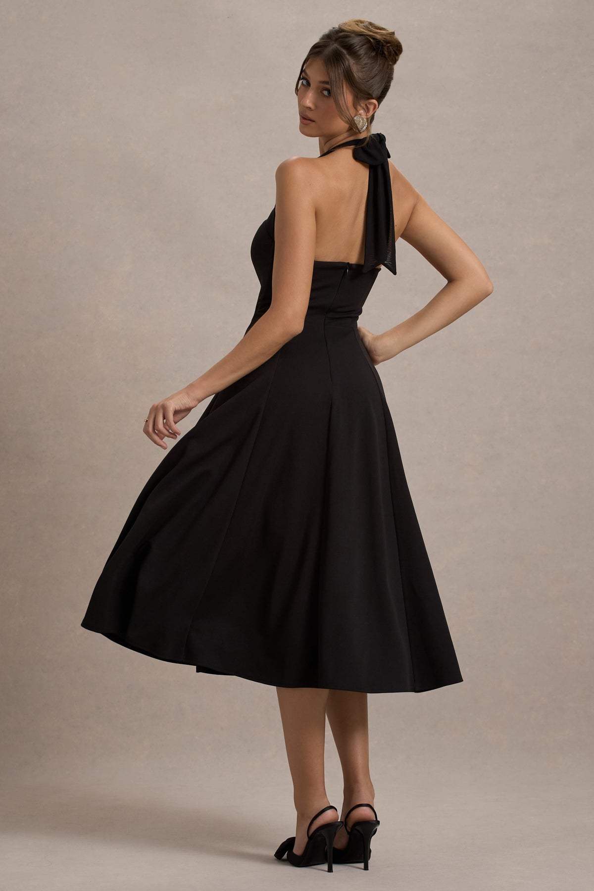 Auburn | Robe mi-longue noire à halter et jupe patineuse