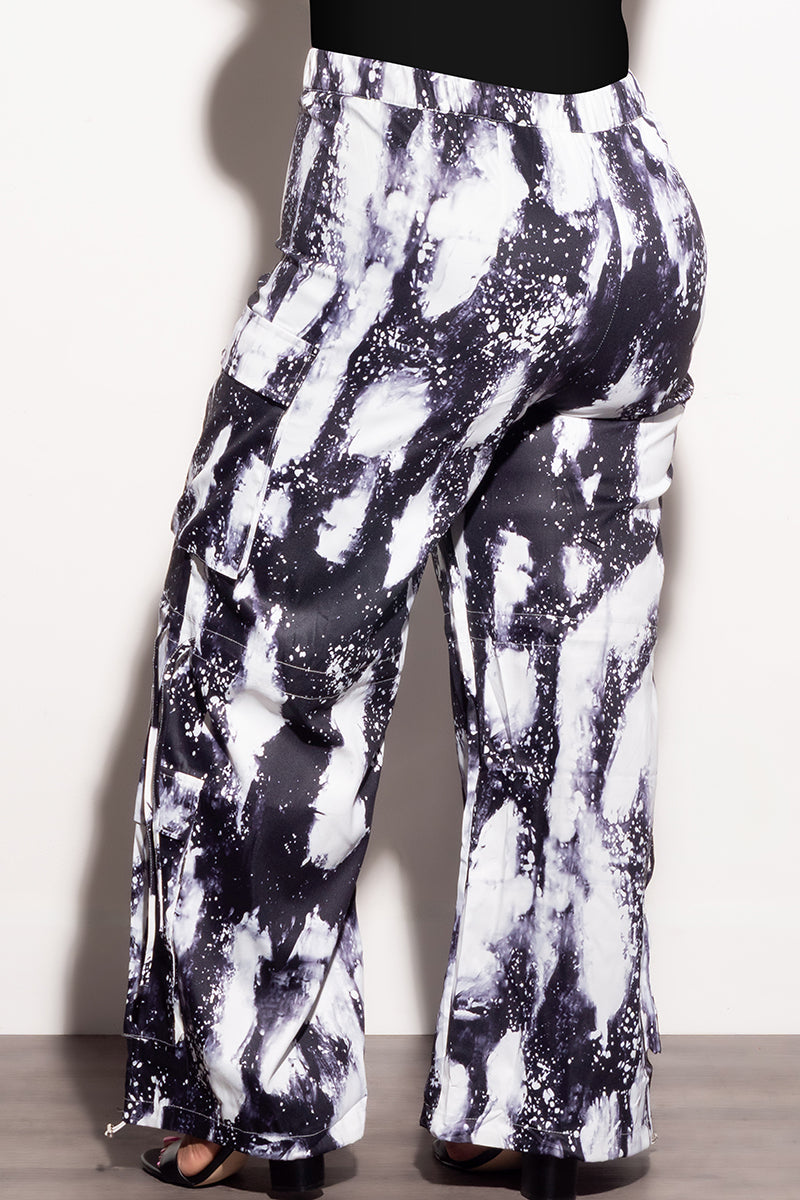 Final Sale Plus Size Printed Cargo Pants with Pockets in Black & White