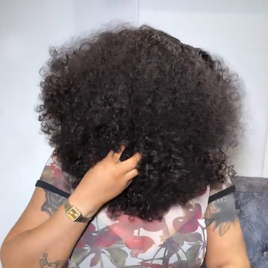 AILUXY Perruque Afro Boucles serrées courtes et ultra-denses Le volume chic qui rajeunit votre look