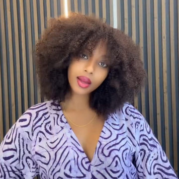 AILUXY Perruque Afro à Boucles Crépues Épaisses Volume Extrême  Style Bouclé Sauvage et Tendance, Conception Pratique à Enfiler, Idéale pour Sorties et Ocassions Spéciaux