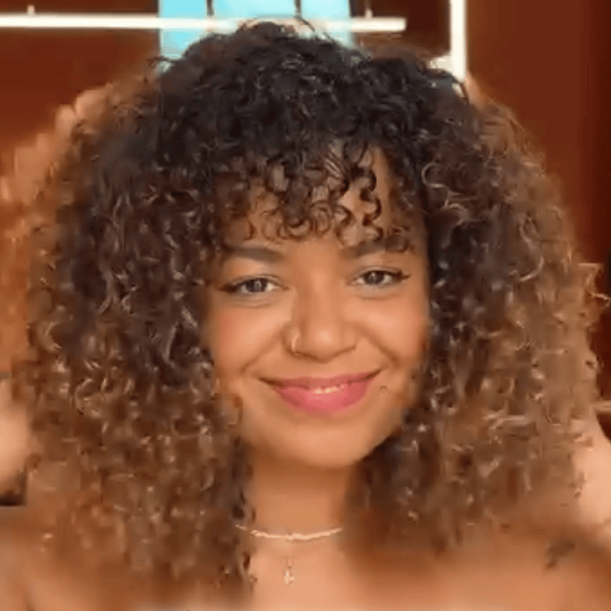 AILUXY Perruque Mécanique Boucles Afro avec Frange, Couleur Ombré Brun, Volume Naturel