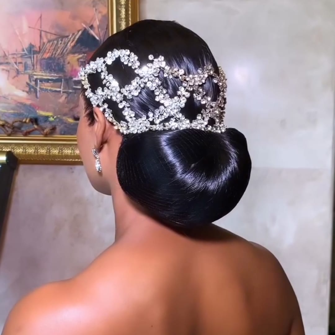 AILUXY Chignon Lisse Pré-Stilisé Perruque : Effet Brillant Naturel pour Jour J et Soirées