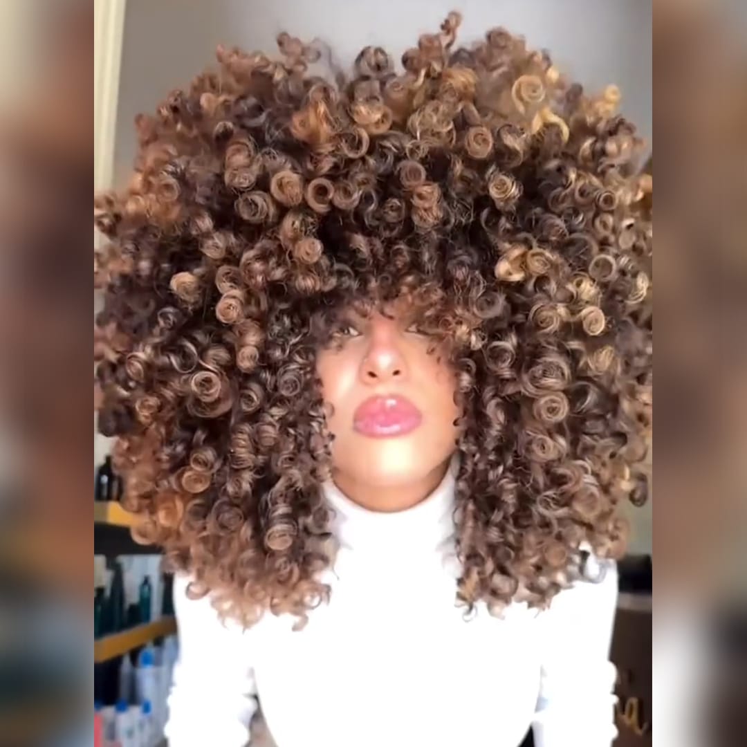 AILUXY Perruque Bob Avec Frange Afro AILUXY Perruque Bob Avec Frange Afro Perruque Volume XXL aux Couleurs Fusionnées