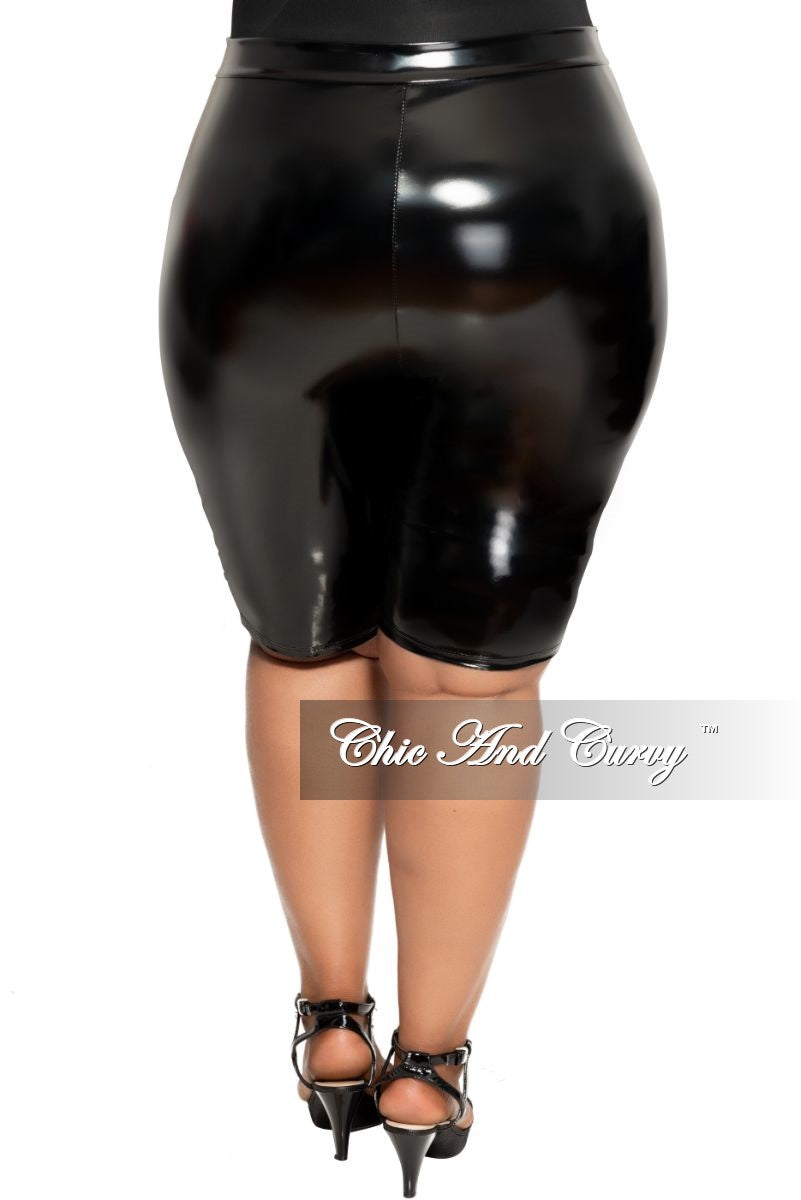 Final Sale Size Plus Patent-Leather Bermuda Shorts in Black